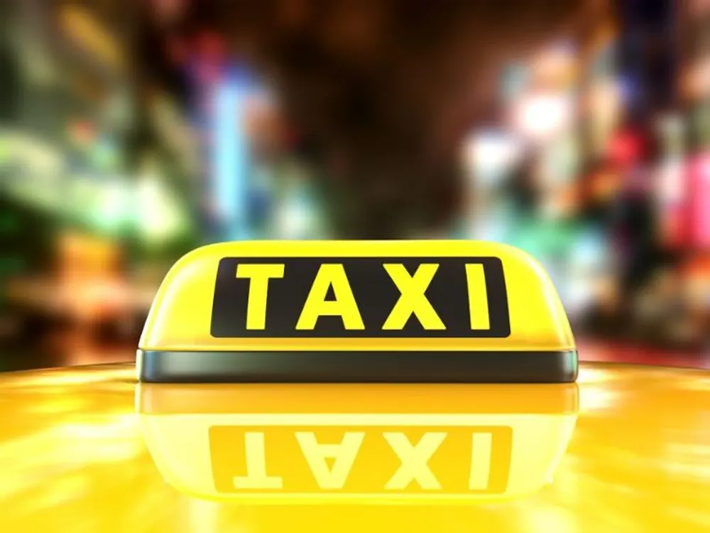 Taxi van de Arnhemse Taxi in het straatbeeld van Arnhem